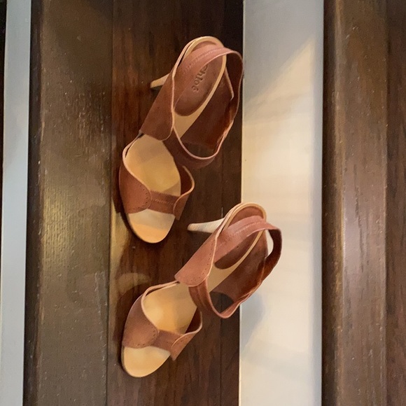 CHLOE- elastic sandal w/ stacked wood heel - Picture 6 of 7